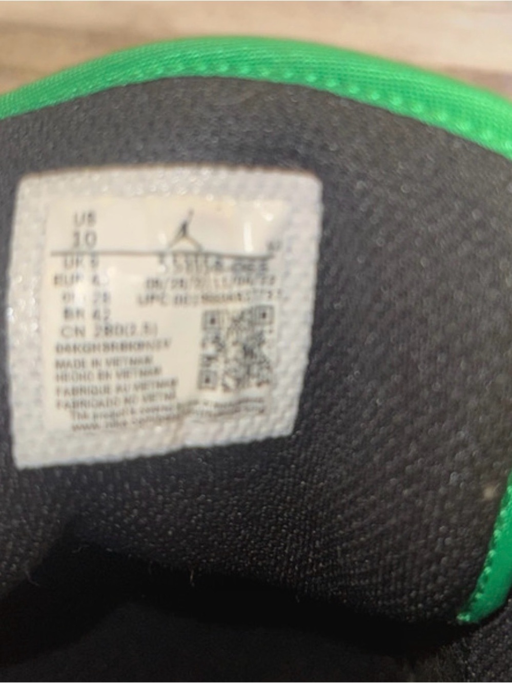 Jordan Low-Top Sneakers in Green and Black - Picture 3 of 5
